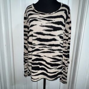 Women’s size‎ large Forever 21 Black and Cream Patterned shirt, top